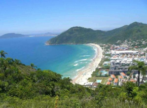 Apto na Praia Brava climatizado 100 metros do mar